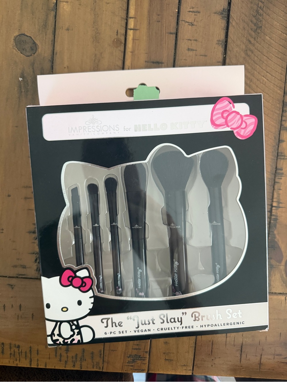Hello Kitty Pink and White Makeup Brush Set Packaging